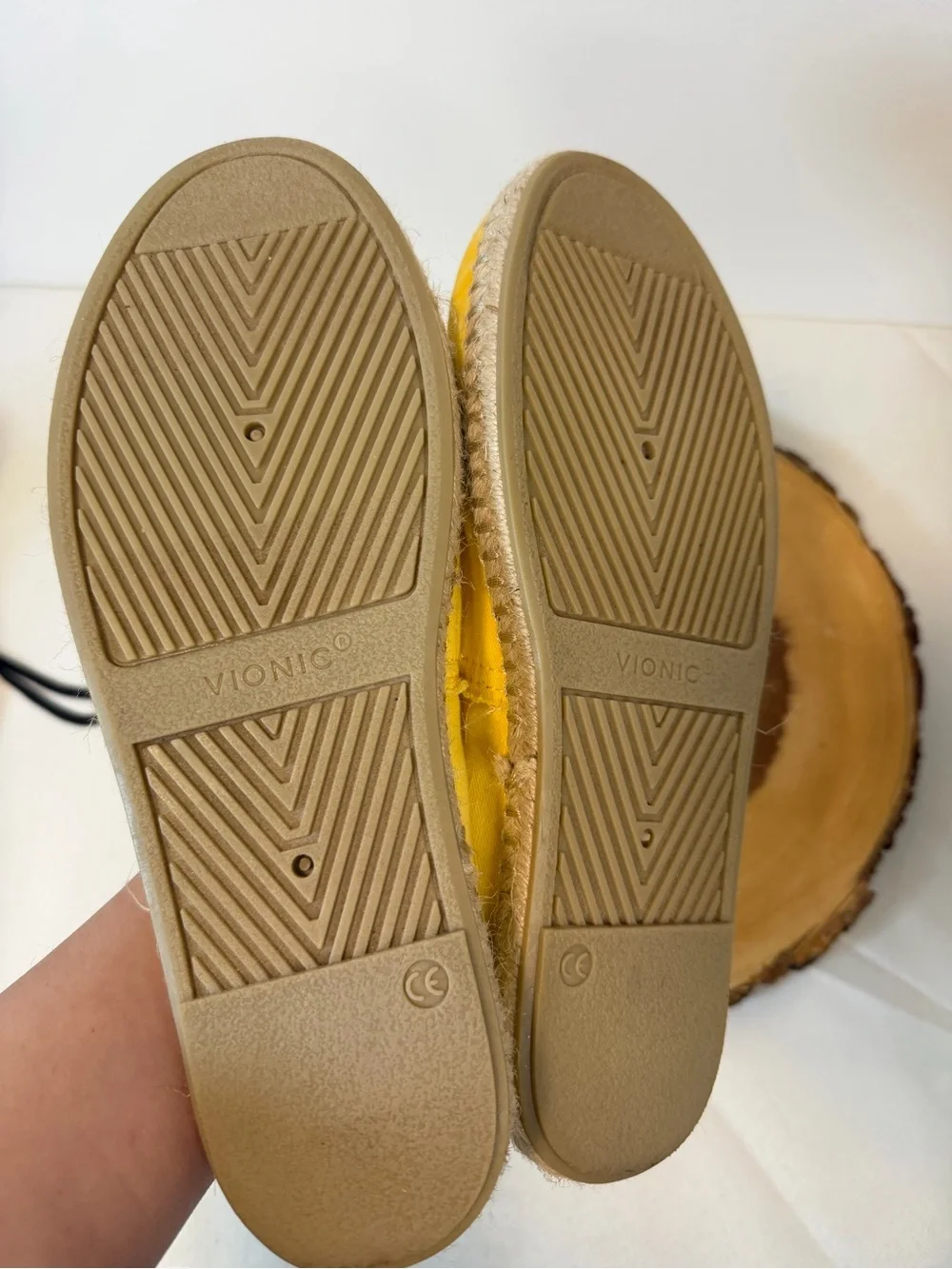 Vionic Laguna Women's‎ Casual Round Toe Yellow Slip-on Loafer Beach Size 9.5